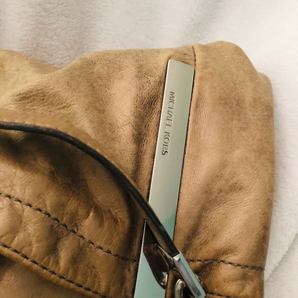 Michael Kors distressed leather hobo bag - Picture 3 of 8